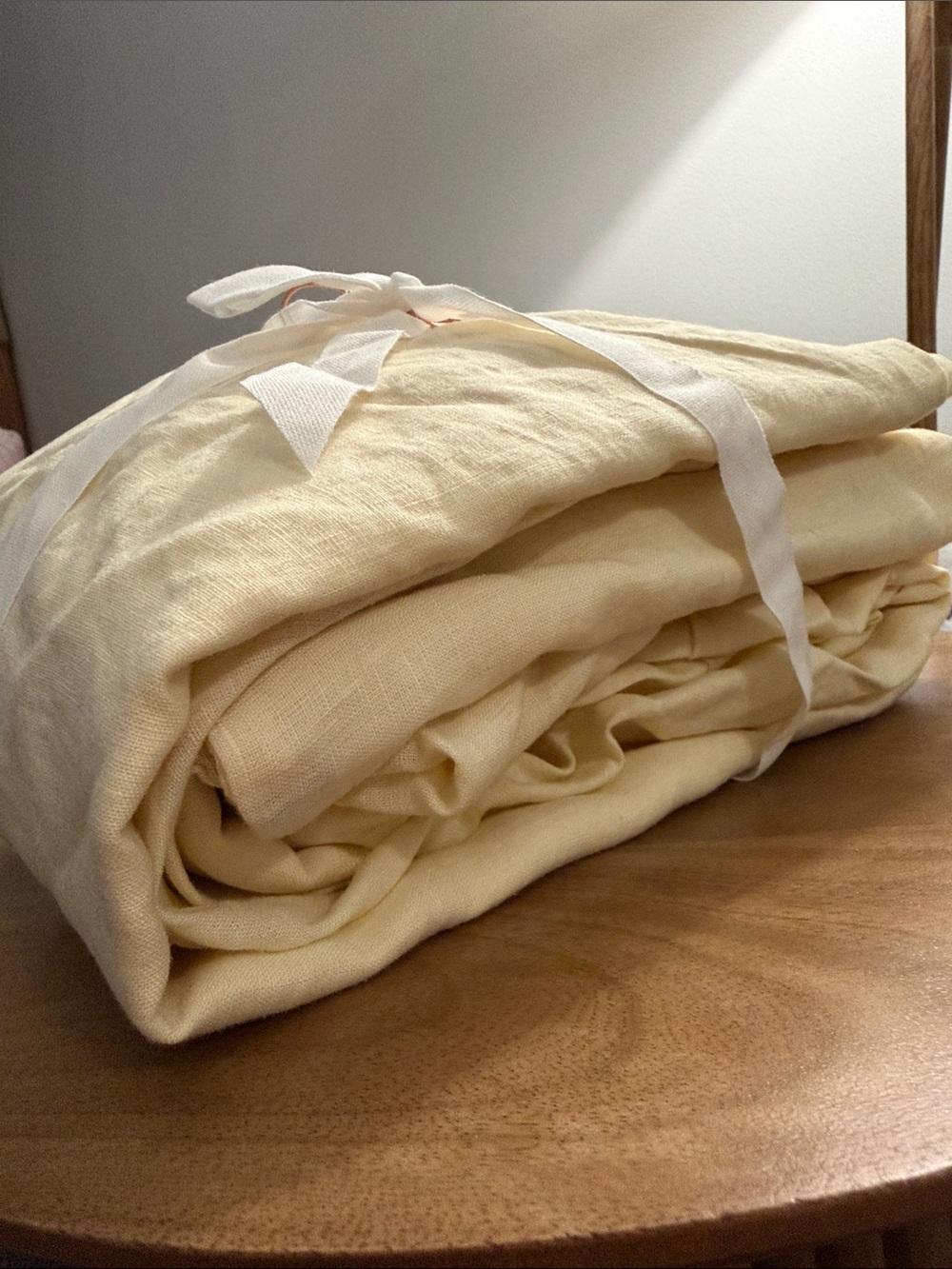 Quince European Linen Fitted Sheet Set in Butter Yellow Full - Picture 4 of 6